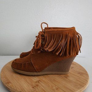 Minnetonka Moccasin Wedge Bootie Womens Size 8.5 Leather Fringe Tassel Lace Up